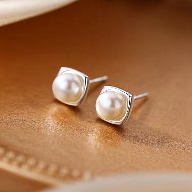 CAMILLE | CLASSIC PEARL STUD EARRINGS